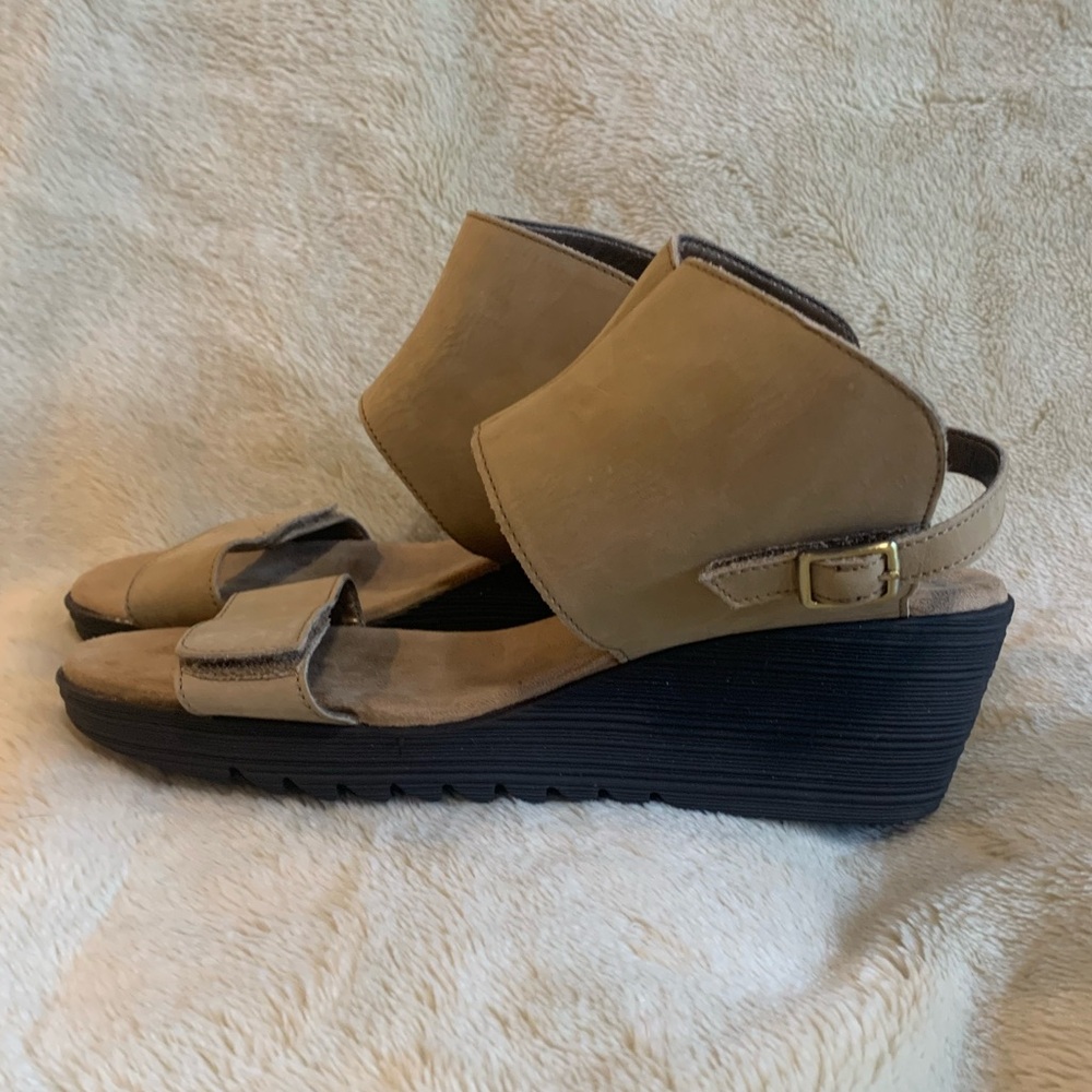 Aerosoles tan leather wedge sandals “In the Bog” size 9 - Picture 6 of 10